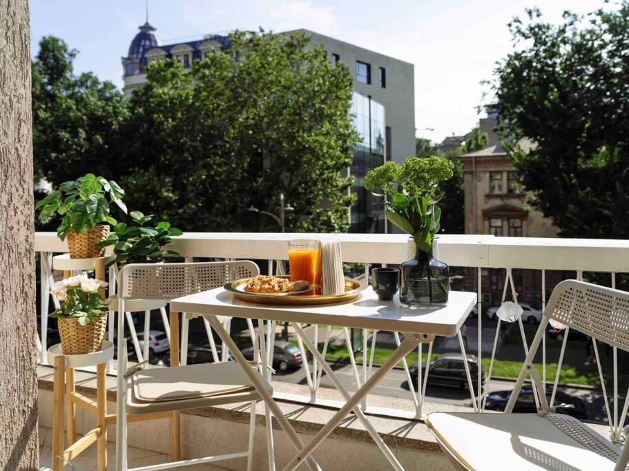 Bright 2Br Apartment - Top Location - City Balcony Bukarest Exterior foto
