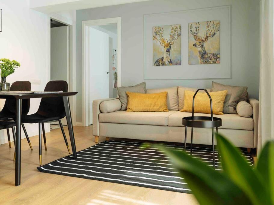 Bright 2Br Apartment - Top Location - City Balcony Bukarest Exterior foto